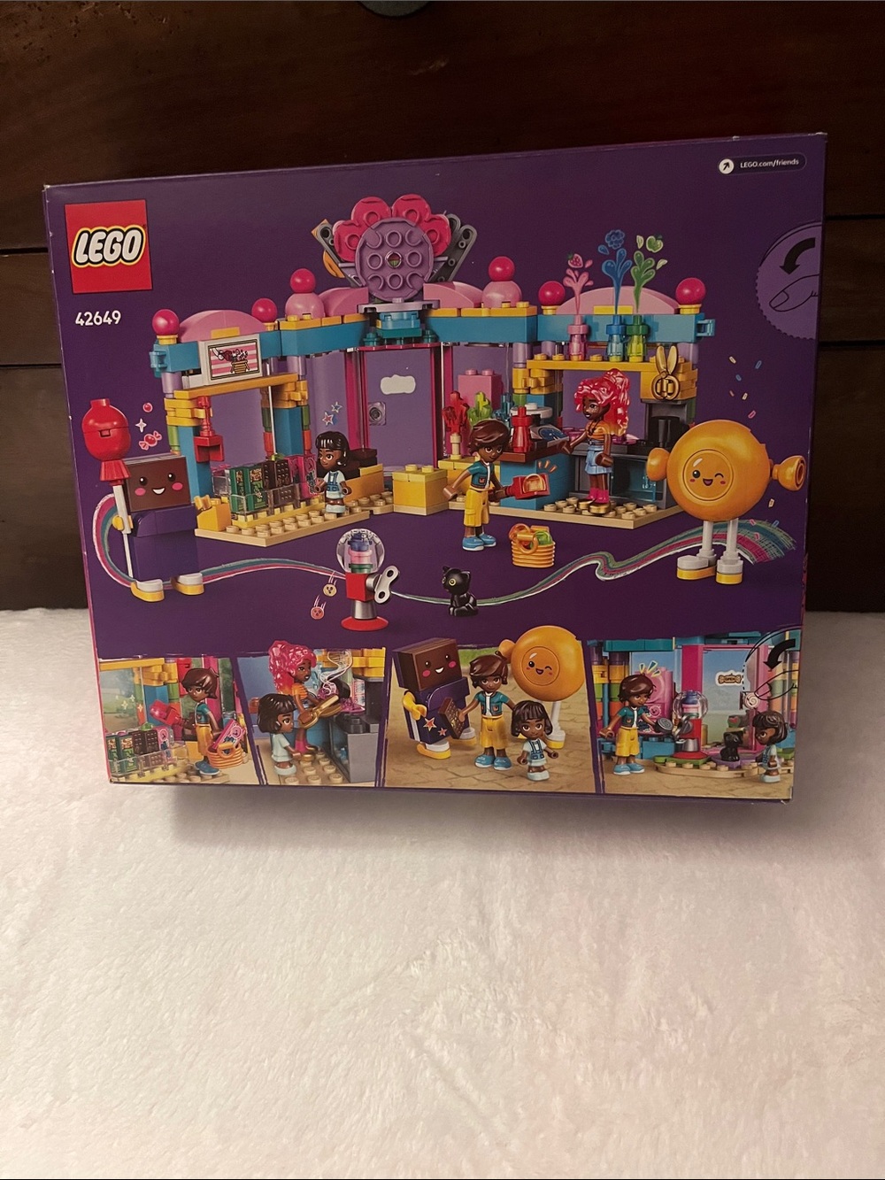LEGO Friends Heartlake City Candy Store - Pink, Teal, Yellow - Picture 3 of 4